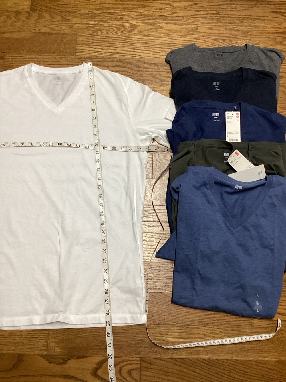 Uniqlo Classic 100% cotton V neck short sleeve tee bundle size Large - Picture 7 of 7